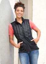 Functioneel vest in een actuele materiaalmix 