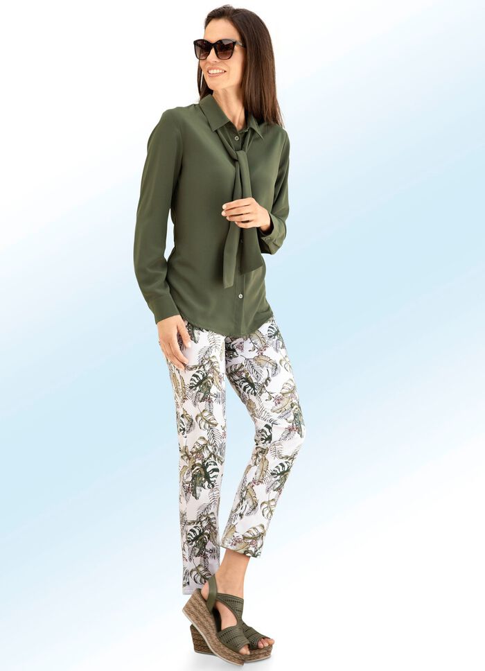 Broek in trendy bladdessin 