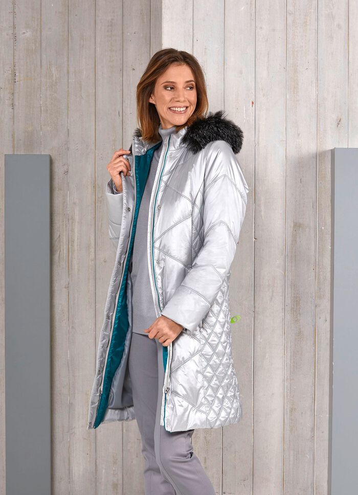 Korte jas met smaragdgroene decoratieve quilting 