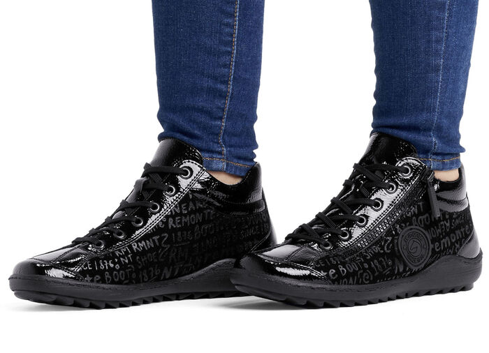 Remonte veterlaarsje gemaakt van crashlak ZWART