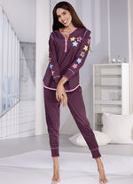 Pyjama met sterren en knoopsluiting 
