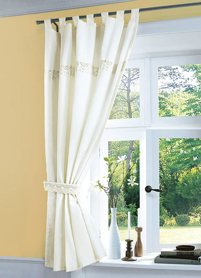 Gordijn met aangehechte gehaakte rand 