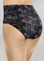 Verpakking van vier slips met kleurrijk printdesign 