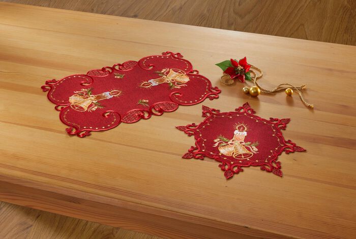 Rijkelijk geborduurde tafel- en kamerdecoratie 