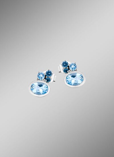 Oorbellen met blauwe topaas (behandeld) 