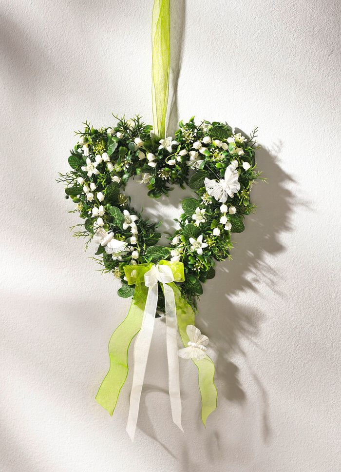 Buxushart met lelietje-van-dalen en vlinders 