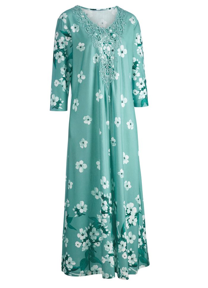 Nachthemd van "Laurina" met kantmotief bij de halslijn 