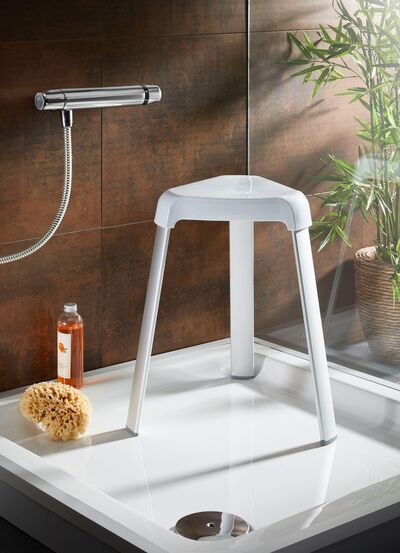 Ruimtebesparende douche- en badstoel 