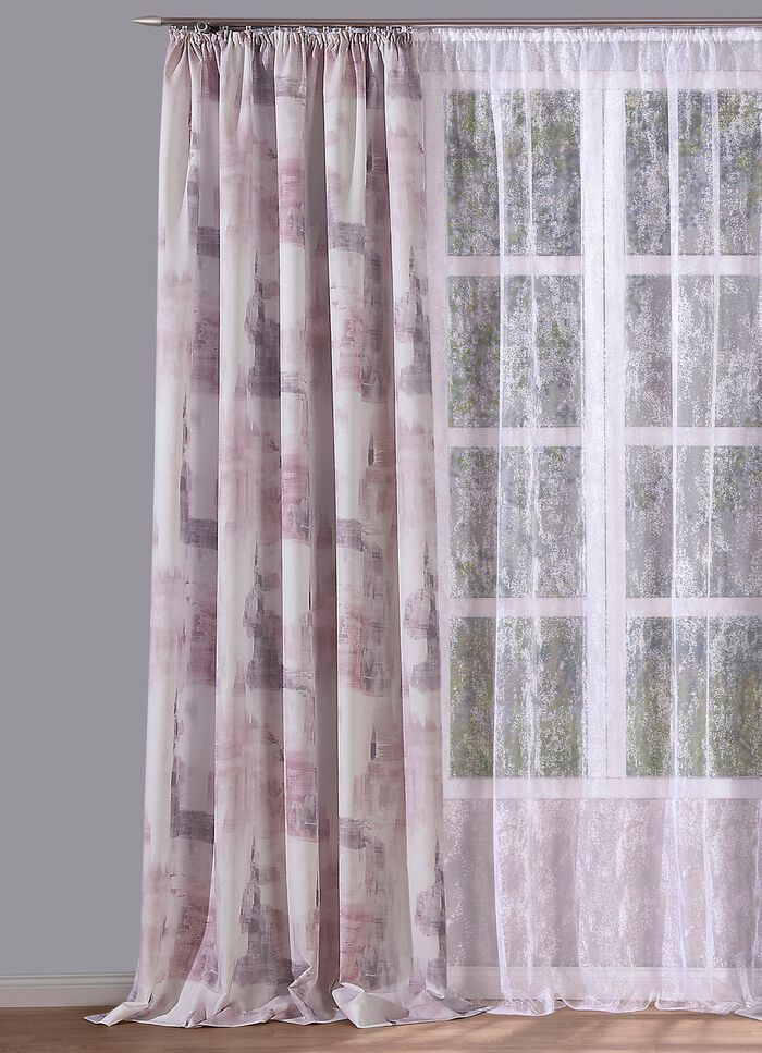 Prachtig gordijn gemaakt van decoratieve stof 