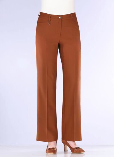 Elegante broek met apart sierlijk hangertje 