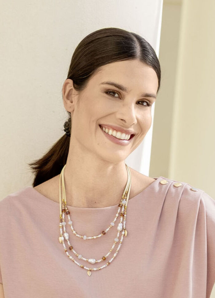 Ketting met meerdere rijen met gekweekte zoetwaterparels 