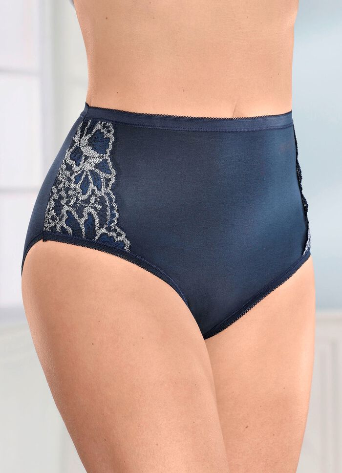 Verpakking van vier slips met kanten rand aan de voorkant 