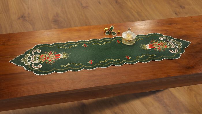 Kerstachtige tafel- en kamerdecoratie 