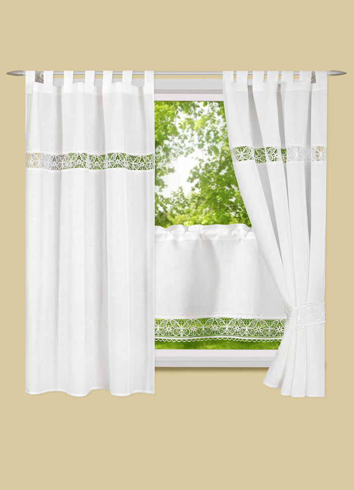 Kort gordijn met fijn vlinderborduursel 