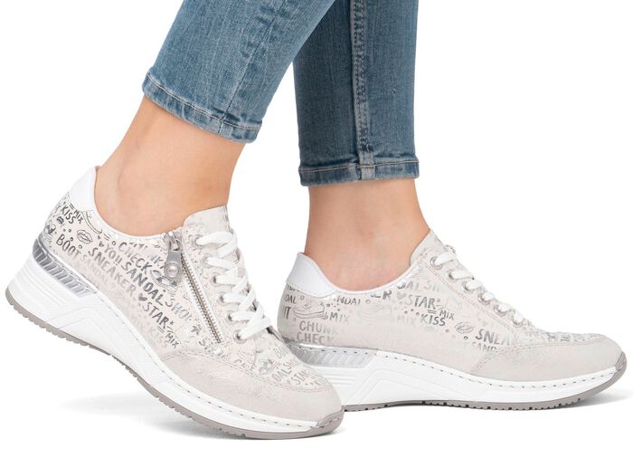 Rieker vetersneakers gemaakt van bedrukt synthetisch materiaal 