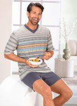 Set: pyjama en short met V-hals 