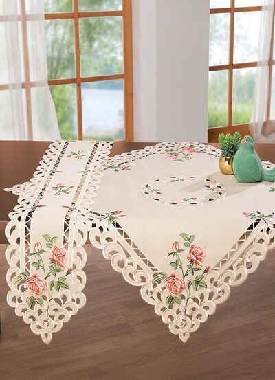 Tafel- en kamerdecoratie met rozenmotief 