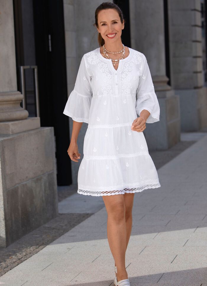 Jurk, 2 stuks. met ton-sur-ton borduursels 