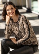 Trui met elegante edelsteenversiering 