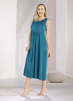 Nachthemd, kuitlang, met rijkelijk motiefkant 