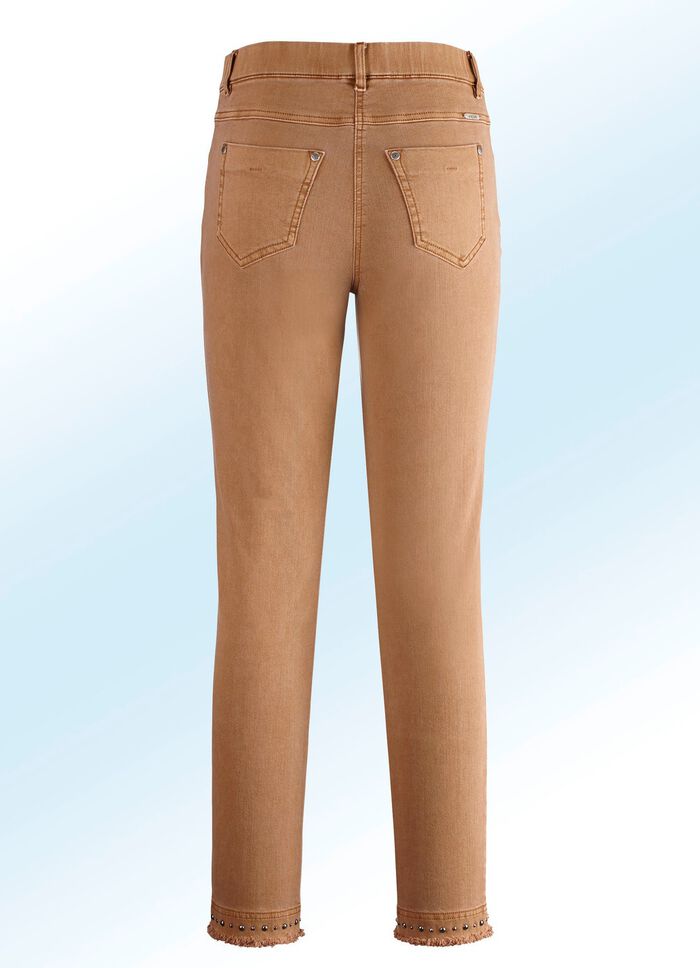 Magische jeans met leuke klinknagels en een trendy zoom met franjes 