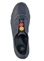 Gemini pantoffels met een subtiele kreukelstructuur en kleurrijke leren bloemen 