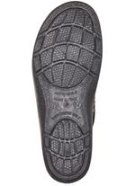 Pantoffels met een bloemmotief 