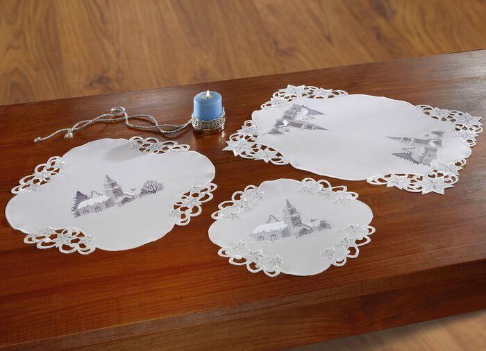 Tafelkleed met een romantisch winterdorp-motief WOLWIT