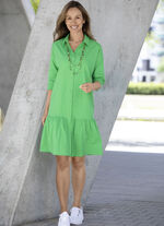 Jurk met een opvallende kraagoplossing 