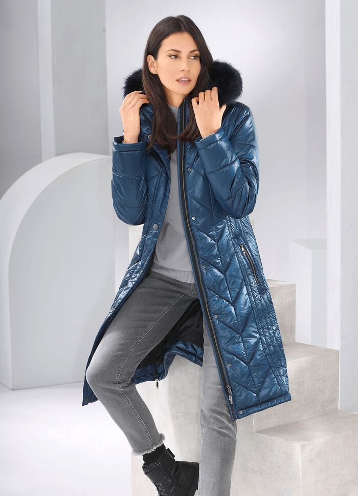 Jas met figuurflatterend quiltwerk in de lengte 