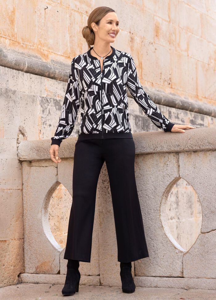 Blousejasje met zwarte geribbelde manchetten 