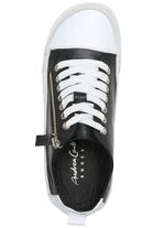 Andrea Conti sneakers in een trendy look 