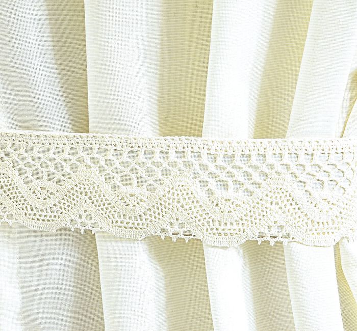 Gordijn met aangehechte gehaakte rand 