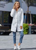 Functionele korte jas met afneembare capuchon 