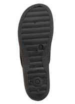 Slippers gemaakt van geruit textiel 