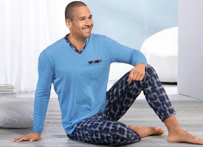 V-hals pyjama met open manchetten 