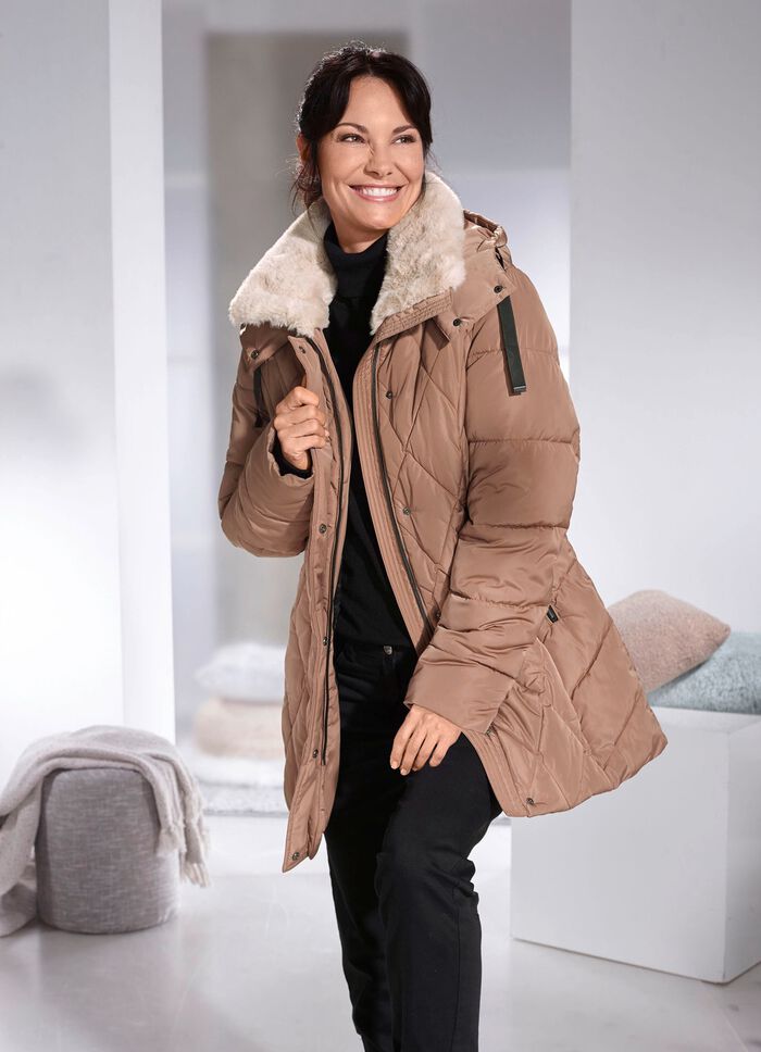 Jas met imitatiebontrand op de kraag 