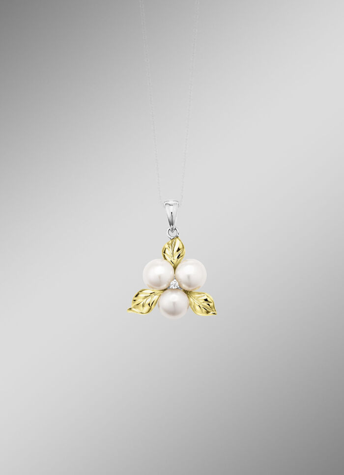 Bloeiende schoonheid: hanger met schelpparels en synthetische zirkonia 
