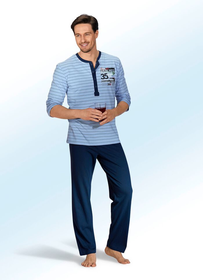 Set van twee pyjama's met lange knoopsluiting, garengeverfd gestreept dessin en geprint motief 