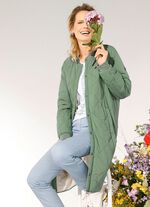 Korte jas met drukknopen aan de zijkanten 