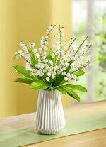 Lelietje-van-dalen in keramische vaas 