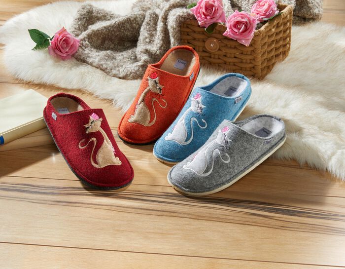 Pantoffels met qua kleur bijpassende kattenapplicatie ORANJE