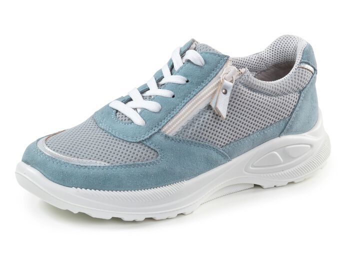 Veterschoen gemaakt van mesh materiaal en su&egrave;de 