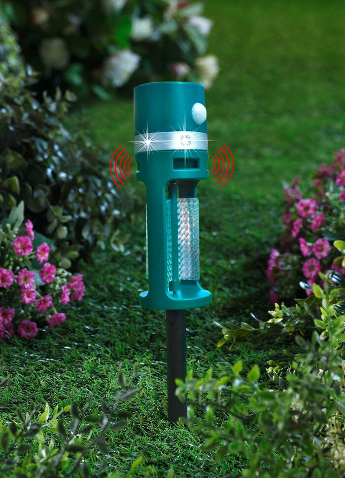 Reflector voor het afschrikken van dieren op zonne-energie 