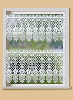 Kort gordijn met uitgebreide macram&eacute;-afwerking 