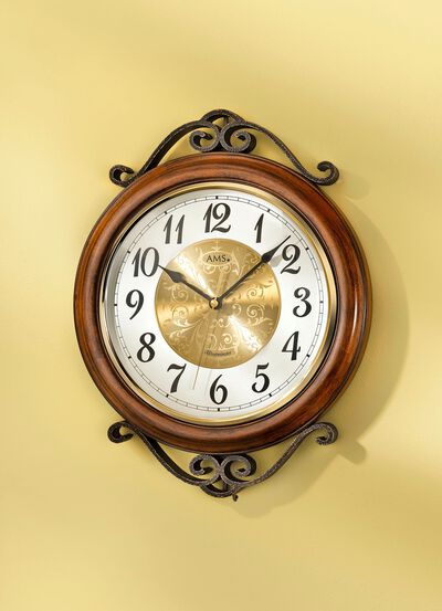 Wandklok in nostalgisch design 