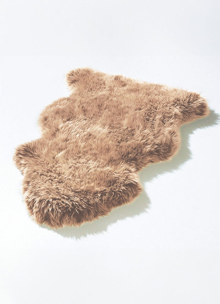 Mat van echte lamsvacht in dierenvorm 