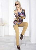 Interessant lang shirt met strassversiering 