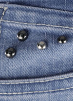 Jeans met trendy decoratieve klinknagels HELLBLAU