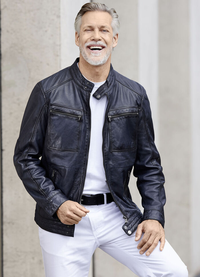 Kort leren jasje met borstzakken 